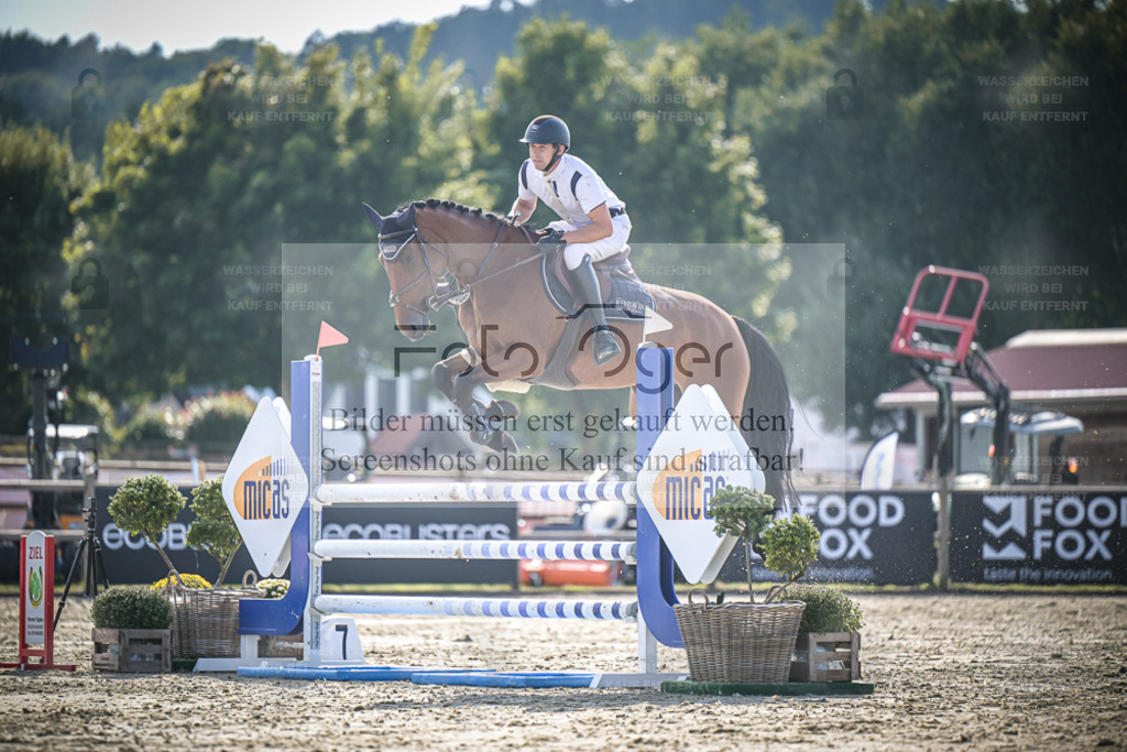 DOS_0260 | Entdecke hochwertige Reitturnierfotos von Foto Oger. Professionell, emotional und authentisch – jetzt Lieblingsmomente im Shop bestellen. - Realisiert mit Pictrs.com