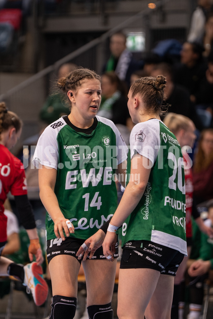 Handball I Frauen I Saison 2025-2026 I 1. HBF I 17. Spieltag I VFL Oldenburg - Thüringer HC I 0303 | Marie Steffen (14, VfL Oldenburg) und Ariane Pfundstein (20, VfL Oldenburg) - Realisiert mit Pictrs.com