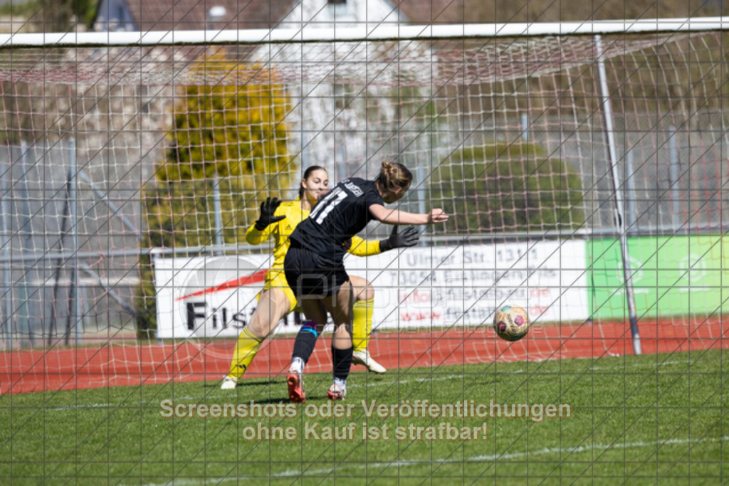 20250406_143450_0374 | #,1.FC Donzdorf (rot) vs. SV Jungingen (schwarz), Fussball, Frauen-Verbandsliga Württemberg, 16. Spieltag, Saison 2024/2025, Rasenplatz Lautertal Stadion, Süßener Straße 16, 73072 Donzdorf, 06.04.2025 - 13:00 Uhr,Foto: PhotoPeet-Sportfotografie/Peter Harich