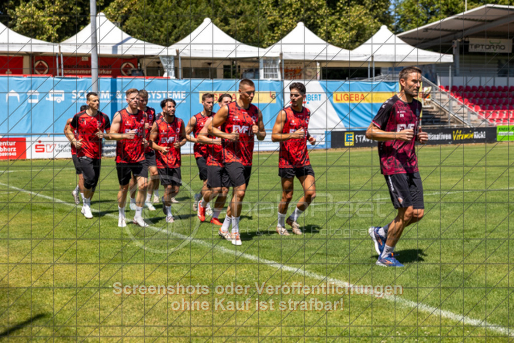 20250629_123453_2252 | #,1.Göppinger SV, Fussball, Oberliga BW - Trainingsauftakt, Saison 2025/2026, Rasensportplatz Stadion SV Göppingen, Hohenstaufenstr. 116, 73033 Göppingen, 29.06.2025 - 10:30 Uhr,Foto: PhotoPeet-Sportfotografie/Peter Harich
