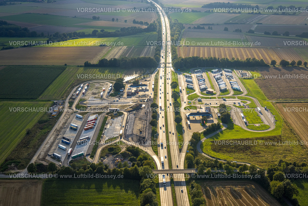 Werl230807042 | Luftbild, Baustelle im Gegenlicht mit Ausbau der Serways Raststätte Am Haarstrang, Autobahn A44, Westbüderich, Werl, Werl-Unnaer Börde, Nordrhein-Westfalen, Deutschland