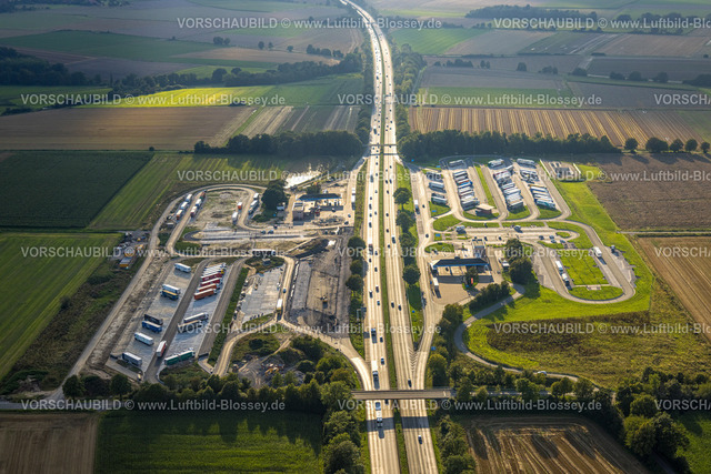 Werl230807042 | Luftbild, Baustelle im Gegenlicht mit Ausbau der Serways Raststätte Am Haarstrang, Autobahn A44, Westbüderich, Werl, Werl-Unnaer Börde, Nordrhein-Westfalen, Deutschland