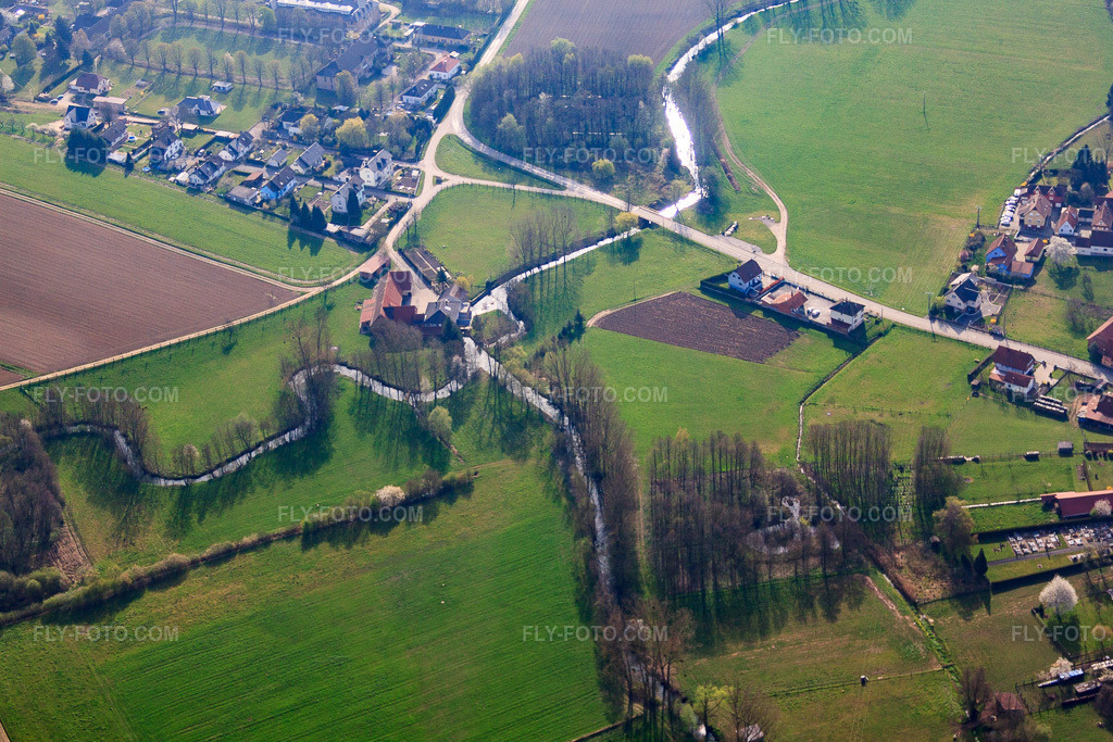 Aerial view: Mouth of the Hausauerbach into the Seltbach in Hoffen in the state Bas-Rhin, France. – Photo: IMG_63817.jpg taken on 03/30/2014 by Werner Riehm/FLY-FOTO.com – Resolution of the original: 4666 x 3110 px