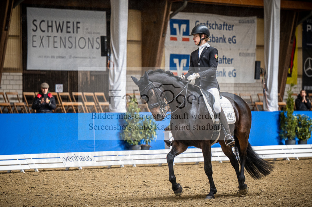 DOS_1597 | Entdecke hochwertige Reitturnierfotos von Foto Oger. Professionell, emotional und authentisch – jetzt Lieblingsmomente im Shop bestellen.Deutschlandweite Turnierfotografie. - Realisiert mit Pictrs.com