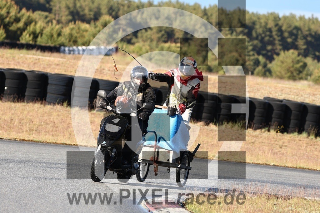 mopedrennen-20260514_12034 | Schöne Erinnerungen an spannende Momente - das festzuhalten ist unser Job. PIXELrace.de ist seit 2003 auf den Rennstrecken Europas unterwegs um die Action draußen beim Fahren und die wunderbare Stimmung imm Fahrerlager für euch einzufangen.