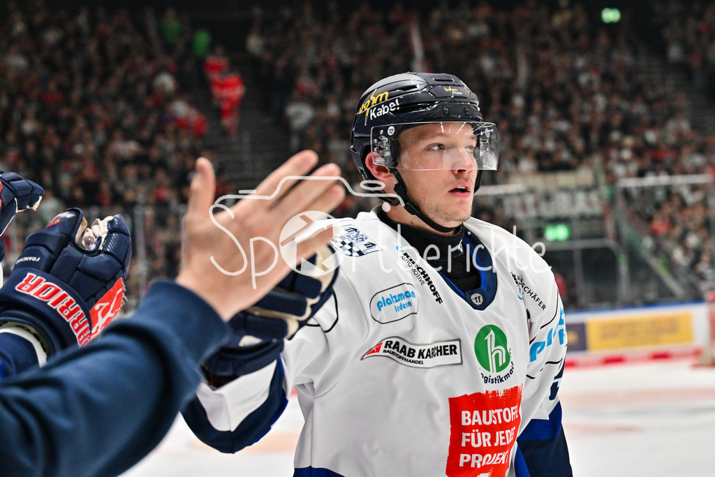 Augsburger Panther - Iserlohn Roosters | Jubel der Roosters nach dem Treffer zum 1-1 durch Julian NAPRAVNIK (Iserlohn Roosters 75) / Tor / Torschuetze / Freude / Happy / Penny DEL: Augsburger Panther - Iserlohn Roosters; Curt Frenzel Stadion am 21.09.2025