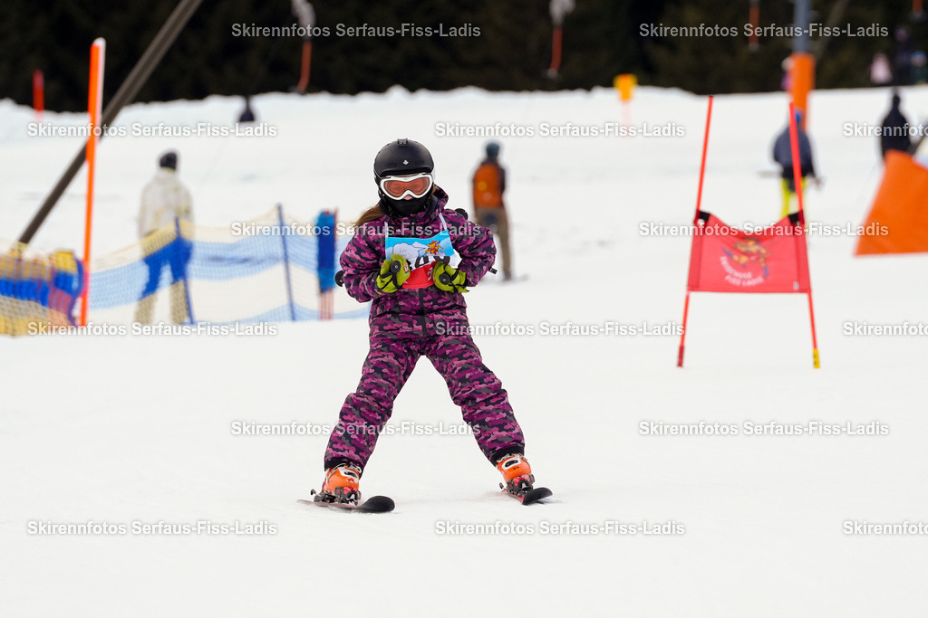 SRF_02.01.2026_0744 | Skirennfotos,Serfaus,Fiss,Ladis,Kinderskirennen,Winter,Tirol,Oberland,skirace,SFL,feelfree,weil wir's genießen,ski,Ski,skifahren,Sonnenplateau, - Realisiert mit Pictrs.com