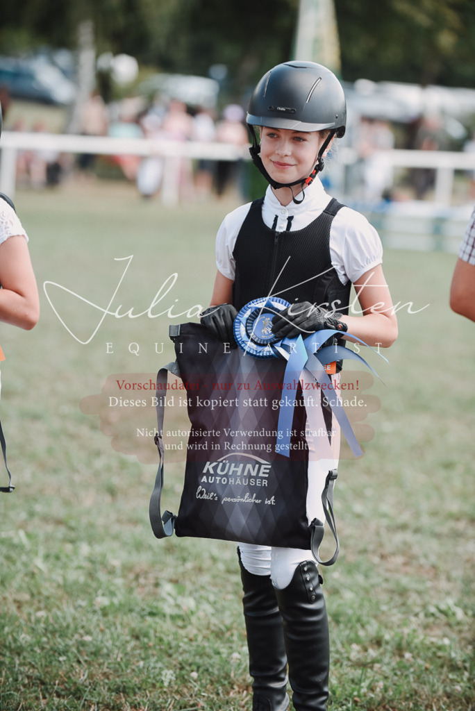 DSC_5901 | Pferde- und Turnierfotografie in Westsachsen. Pferdeportraits, Auftragszeichnungen und intuitive Kunst.