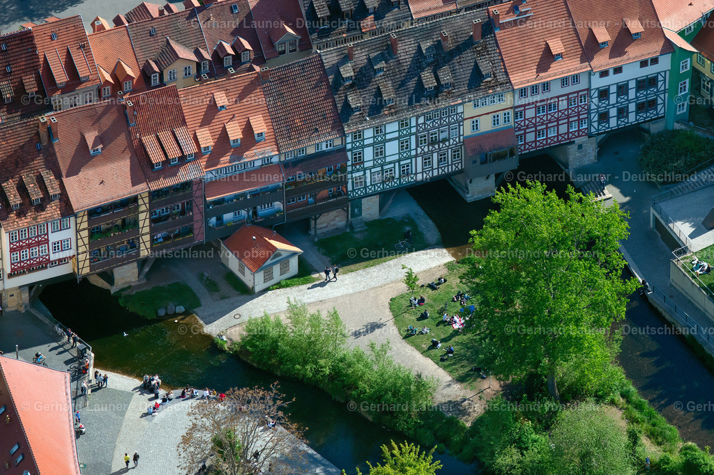 4025672 | ERFURT 06.05.2020 Historische Alte Brücke " Krämerbrücke Erfurt " über die Gera im Ortsteil Altstadt in Erfurt im Bundesland Thüringen, Deutschland. Weiterführende Informationen bei: Krämerbrücke Erfurt,  Landeshauptstadt Erfurt. // Historic Old Bridge " Kraemerbruecke Erfurt " across Gera in the district Altstadt in Erfurt in the state Thuringia, Germany. Further information at: Kraemerbruecke Erfurt,  Landeshauptstadt Erfurt. Foto: Gerhard Launer