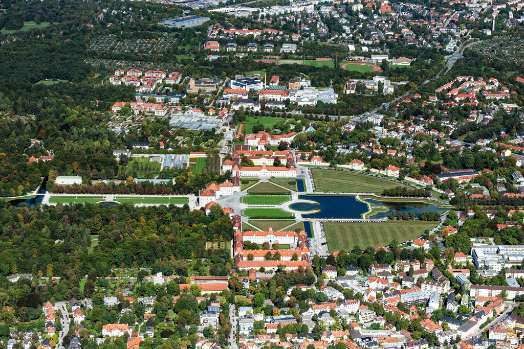dr__0093246.jpg | MüNCHEN 01.10.2021 Gebäude und Schloßpark- Anlagen des Schloss Nymphenburg im Stadtteil Neuhausen-Nymphenburg in München im Bundesland Bayern. // Building and Castle Park Castle Nymphenburg im Stadtteil Neuhausen-Nymphenburg in Munich in the state Bavaria. Foto: Daniel Reiter