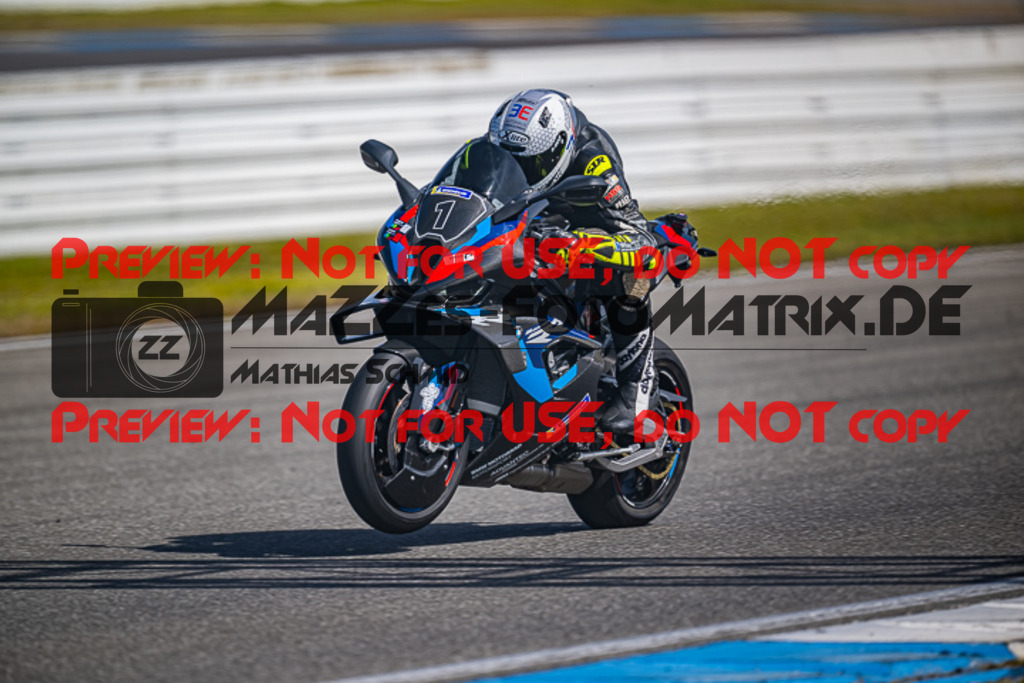 MaZZes_FotoMatrix_230410_9062 | WEISS