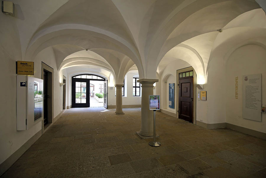 Bildlexikon Leipzig - Bosehaus - Kreuzgratgewölbe im Durchgang zum Innenhof | Das Team hinter BILDLEXIKON LEIPZIG bündelt historische wie aktuelle Informationen über die Stadt Leipzig in Text und Bild auf einer Plattform und stellt diese der interessierten Öffentlichkeit zur Verfügung.