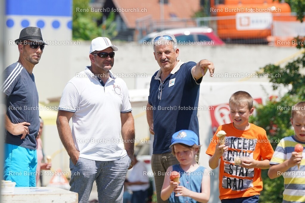 37 | René Burch leidenschaftlicher Fotograf aus Kerns in Obwalden.  Hier finden sie Sport, Landschaft und Natur Fotografie.
 - Realisiert mit Pictrs.com