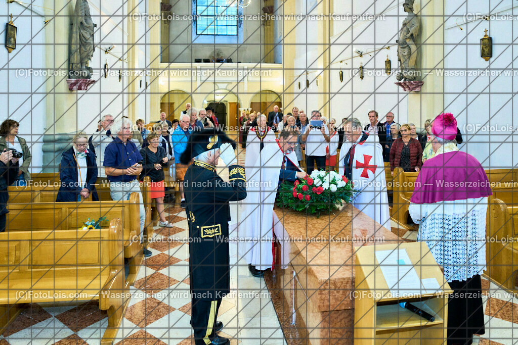 ALP3709_Jeanne de Ferrette_Kranzniederlegung_Johanna von Pfirt_Templer Orden | (C)FotoLois.com, Alois Spandl, 700stes Hochzeitsjubiläum - Albrecht II. mit Johanna von Pfirt in Thann (FR) im März 2024. Empfang des Organistionskommitees aus der Region Ferrette (Pfirt)/Thann aus dem Elsass mit Empfang durch die Stadtgemeinde und Bezirkshauptmannschaft Scheibbs im Schloss Scheibbs und anschließender Kranzniederlegung in der Kartausenkirche über der Krypta des Gründerehepaares durch Mitglieder des Templer Ordens im Beisein von Mitgliedern der Goldhaubengruppen, Fr 22. September 2023.