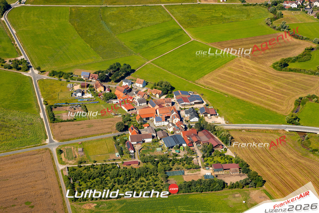 Das Luftbild zeigt : Wind Pommersfelden - Die Luftaufnahme wurde 2024 vom UL-Flugzeug aus erstellt ( keine Drohne ) - Hochauflösende Luftaufnahme - Für grossformatige Ausdrucke geeignet. Die Geschenkidee !Mit Lizenz und Bildrechte bestellbar