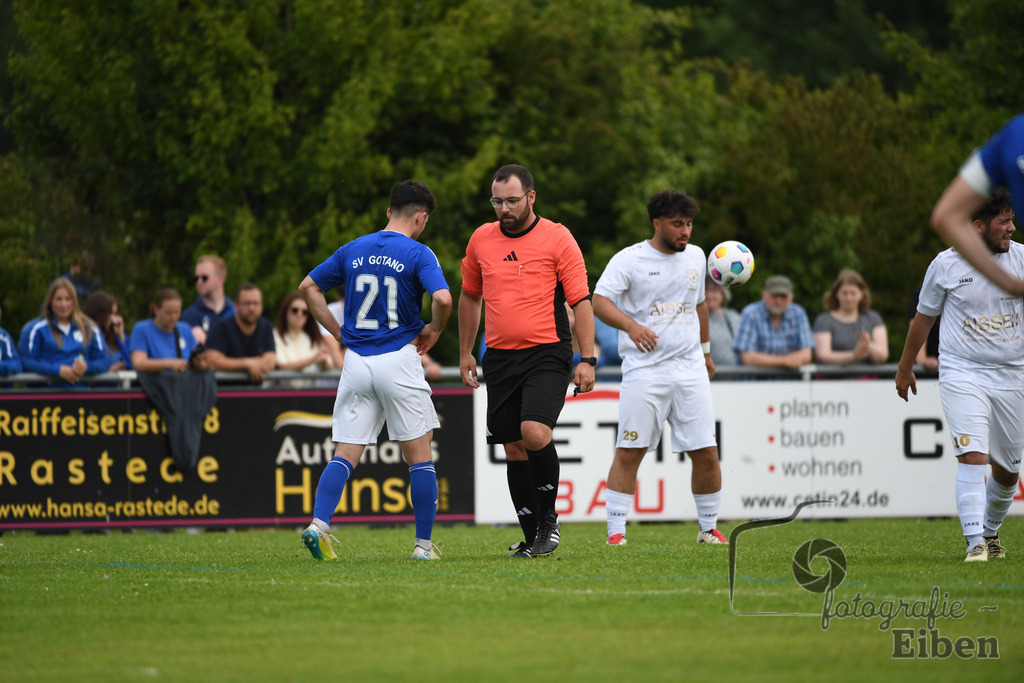 1. FC Nordenham-SV GOTANO | Kreispokal Finale Jade-Weser-Hunte 1. Mannschaften; 1.FC Nordenham (weiß)-SV GOTANO (blau) am 15.06.2025 in Rastede (Sportanlage Köttersweg), Photo: Philip Eiben 2025 - Realisiert mit Pictrs.com