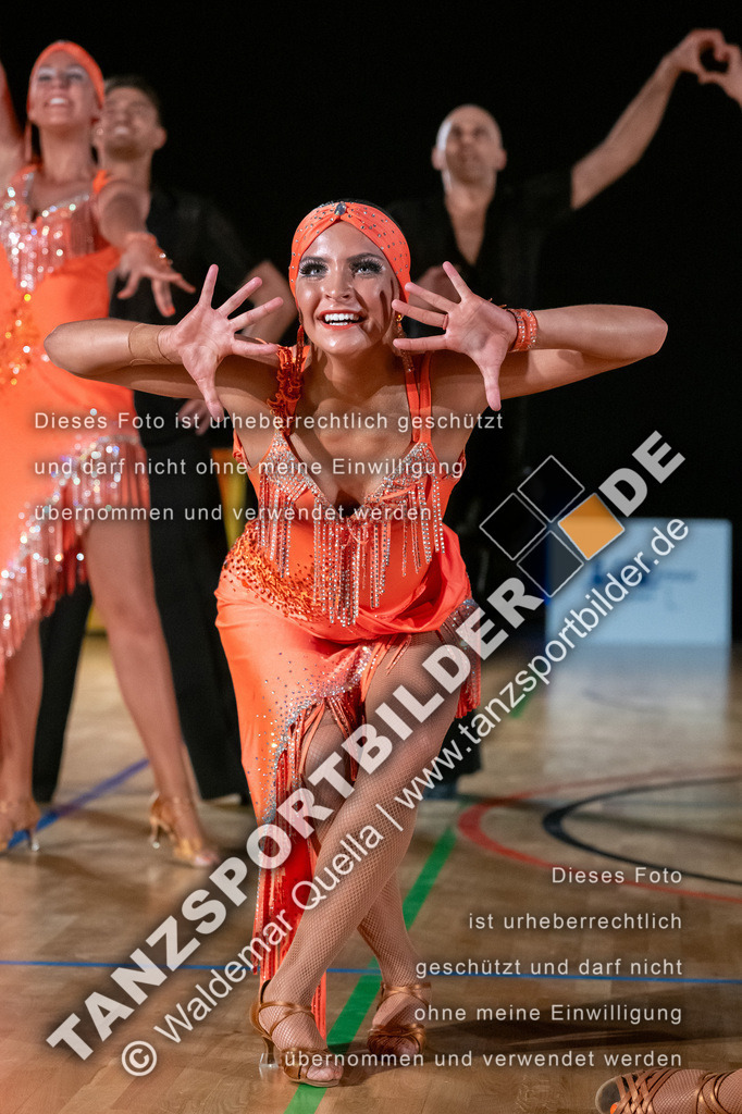 20250504-10710 | Hier finden Sie Tanz Bilder vom Latein und Standard Formationen tanzen. Sportbilder vom Tanzsport. Schöne Fotos und von Weltmeisterschaft, Europameisterschaft, Bundesliga, Regionalliga, Oberliga und Landesliga sowie von GOC Stuttgart, DanceComp, WM Bremen