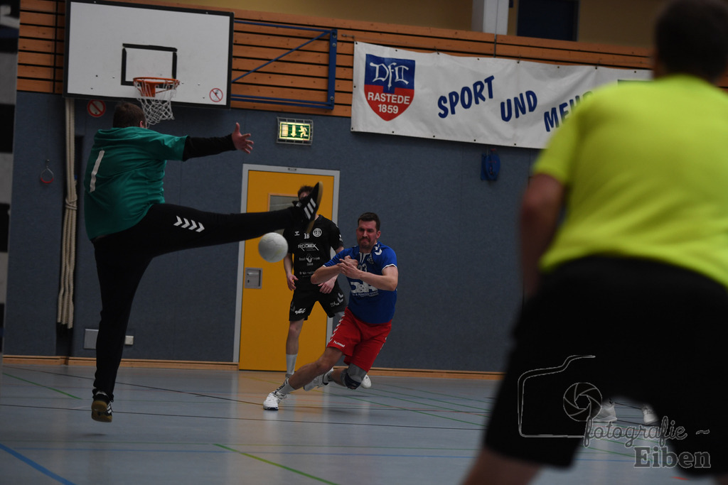 VFL Rastede-Elsflether TB 2 | VFL Rastede (blau)-Elsflether TB 2 (schwarz) am 06.04.2024 in Rastede (Sporthalle Feldbreite), Deutschland, Photo: Philip Eiben 2024 - Realisiert mit Pictrs.com