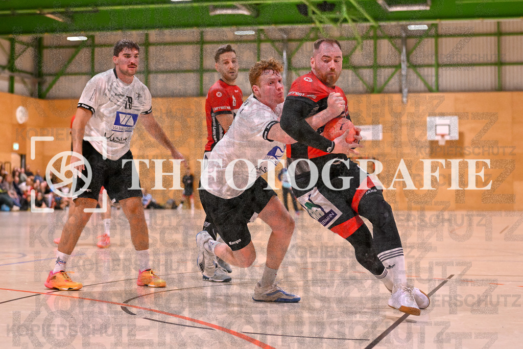 GER, SG Maulburg/Steinen - HSG Dreiland, Handball, Landesliga Suedbaden, 4. Spieltag, Saison 2024/2025, 12.10.2024 | Andre Leuchtmann (SG Maulburg/Steinen, #13) am Ball und im Duell mit Sandro Diego Di Gesualdo (HSG Dreiland, #06)GER, SG Maulburg/Steinen - HSG Dreiland, Handball, Landesliga Suedbaden, 4. Spieltag, Saison 2024/2025, 12.10.2024Foto: TH Fotografie/Thomas Hess