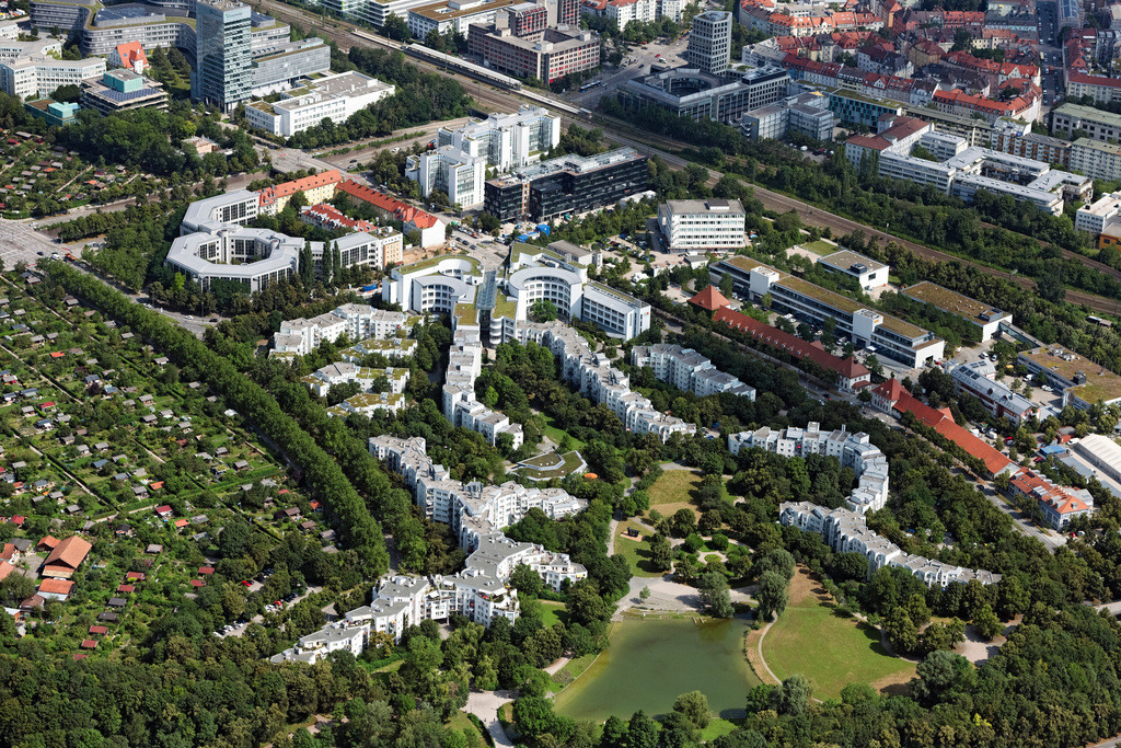 dr__0048548.jpg | MüNCHEN 19.07.2024 Wohn- und Geschäftshaus Viertel zwischen Hansastraße und Siegenburger Straße mit Firmensitz des "mITSM" im Ortsteil Sendling-Westpark in München im Bundesland Bayern, Deutschland. Weiterführende Informationen bei: mITSM Munich Institute for IT Service Management GmbH. // Residential and commercial building district between Hansastrasse and Siegenburger Strasse in the district Sendling-Westpark in Munich in the state Bavaria, Germany. Further information at: mITSM Munich Institute for IT Service Management GmbH. Foto: Daniel Reiter