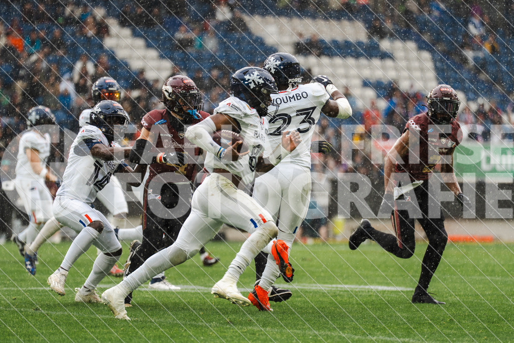 GER Rhein Fire vs. Paris Musketeers, Football, European League of Football, Spieltag 4, Saison 2025, 08.06.2025 | GER Rhein Fire vs. Paris Musketeers, Football, European League of Football, Spieltag 4, Saison 2025, 08.06.2025Foto: Fabian Friese - Realisiert mit Pictrs.com