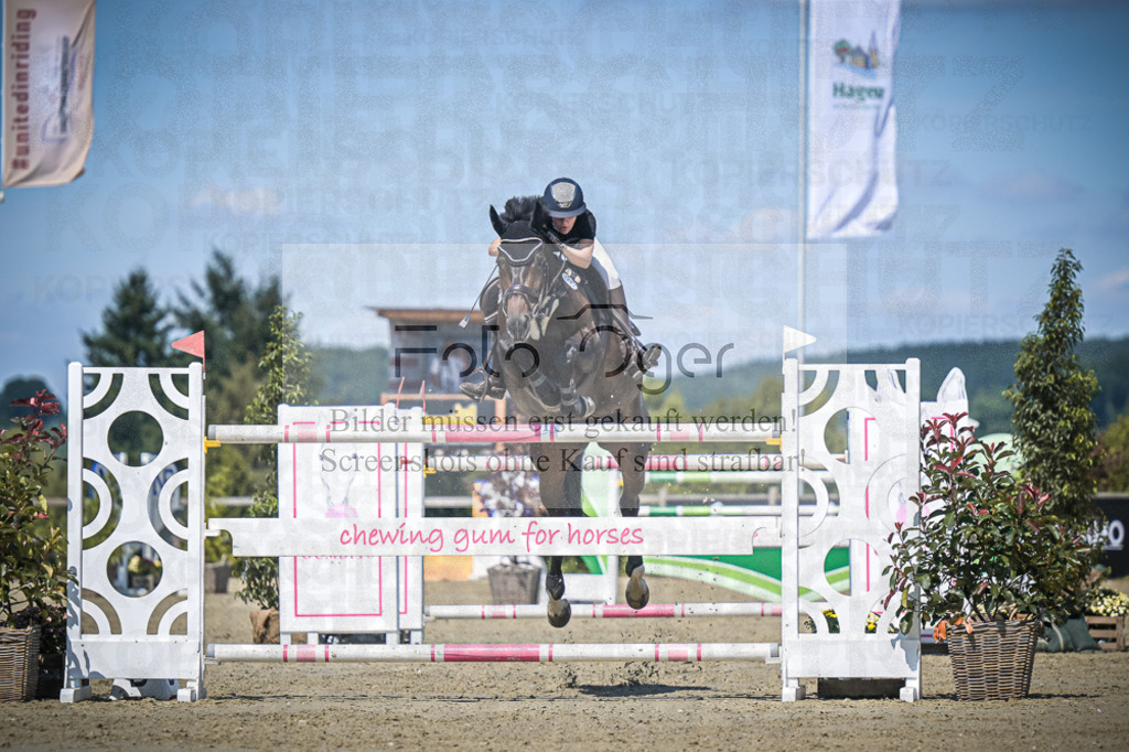 DOS_3307 | Entdecke hochwertige Reitturnierfotos von Foto Oger. Professionell, emotional und authentisch – jetzt Lieblingsmomente im Shop bestellen.Deutschlandweite Turnierfotografie. - Realisiert mit Pictrs.com