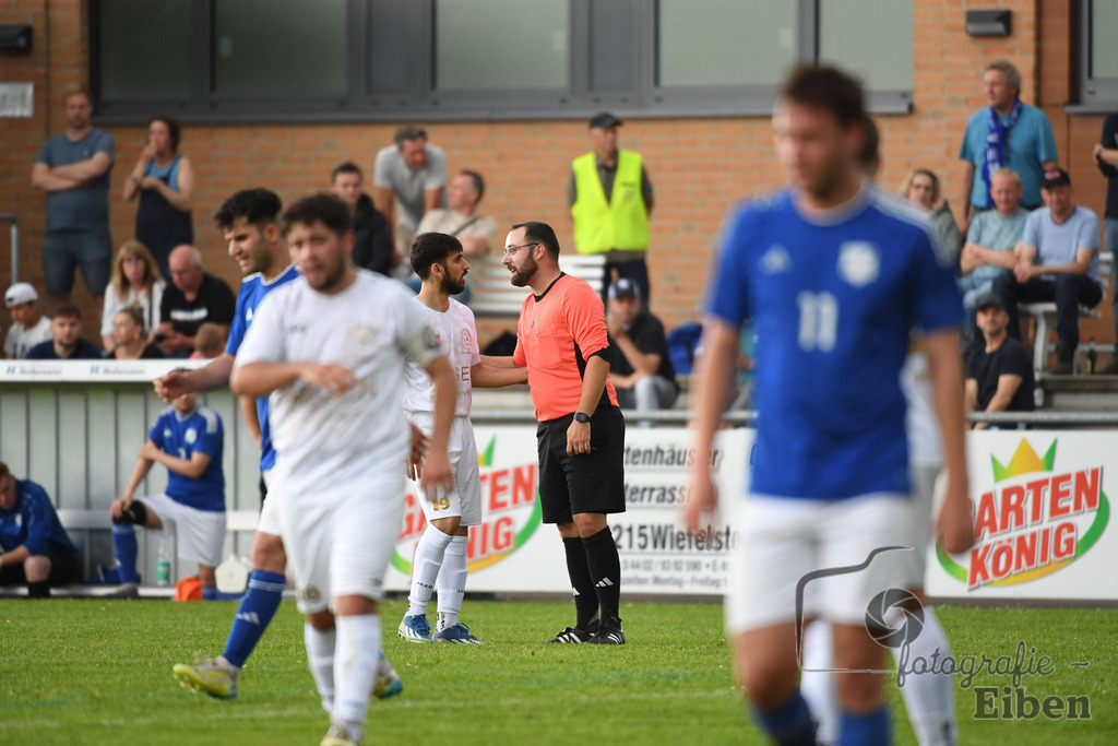 1. FC Nordenham-SV GOTANO | Kreispokal Finale Jade-Weser-Hunte 1. Mannschaften; 1.FC Nordenham (weiß)-SV GOTANO (blau) am 15.06.2025 in Rastede (Sportanlage Köttersweg), Photo: Philip Eiben 2025 - Realisiert mit Pictrs.com