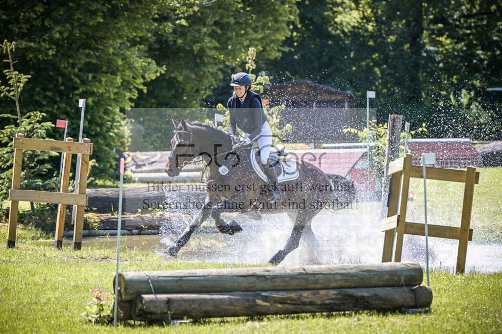 DOS_2832 | Entdecke hochwertige Reitturnierfotos von Foto Oger. Professionell, emotional und authentisch – jetzt Lieblingsmomente im Shop bestellen.Deutschlandweite Turnierfotografie. - Realisiert mit Pictrs.com