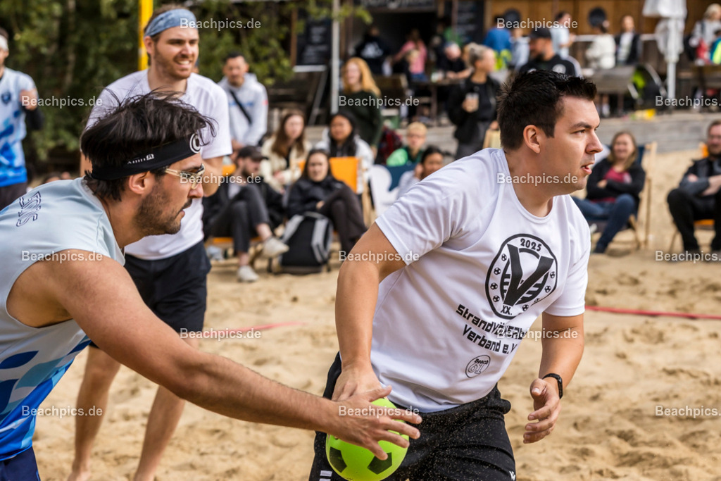 2025-200083660-Strandvölkerball-WM |  24.08.2025; Berlin Foto: Gerold Rebsch - www.beachpics.de