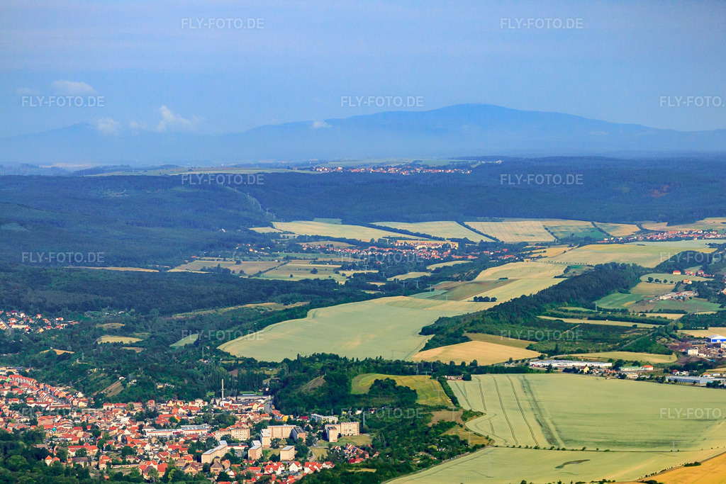 Luftbild: Ortsansicht von Osten in Thale im Bundesland Sachsen-Anhalt in Deutschland. Foto: IMG_41926.jpg vom 25.06.2011 durch Werner Riehm/FLY-FOTO.deAuflösung des Originals: 4493 x 2995 px