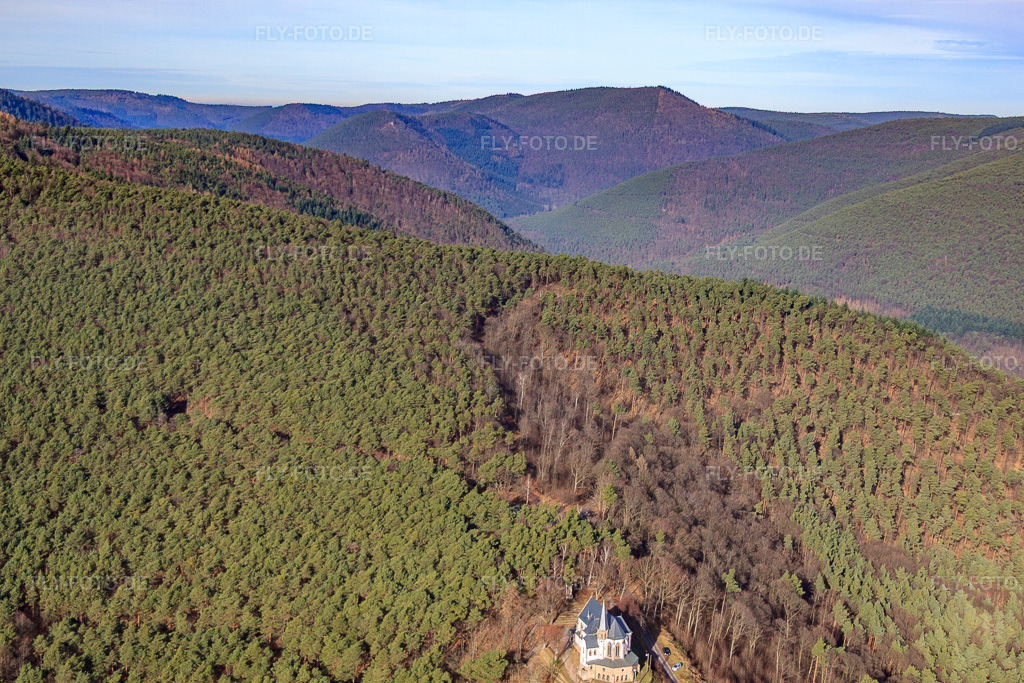 Luftbild: St.-Anna-Hütte über der St.-Anna-Kapelle auf dem Annaberg in Burrweiler im Bundesland Rheinland-Pfalz in Deutschland. Foto: IMG_61620.jpg vom 18.01.2014 durch Werner Riehm/FLY-FOTO.de