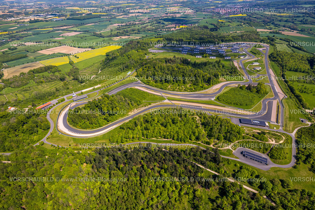 BadDriburg240504567RennstreckeBilsterBerg | Luftbild, Bilster Berg Rennstrecke, Teststrecke und Präsentationsstrecke, parkähnlich angelegtes Gelände mit Fahrerlager und Offroad-Parcours, Pömbsen, Bad Driburg, Ostwestfalen, Nordrhein-Westfalen, Deutschland