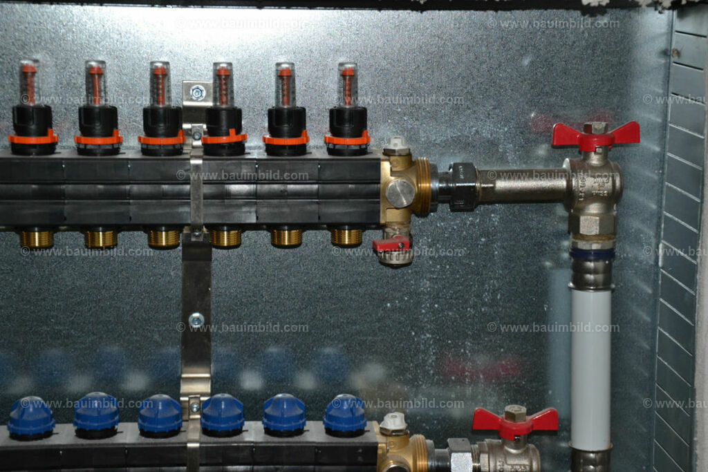 bib-lg16-heizung-0041 | Nach LV-Leistungsgruppen sortierte Detailfotos über den Bau eines Hauses. Alle Hausbau-Bilder direkt vom Urheber und Autor der Website Haus-Selber-Bauen.com