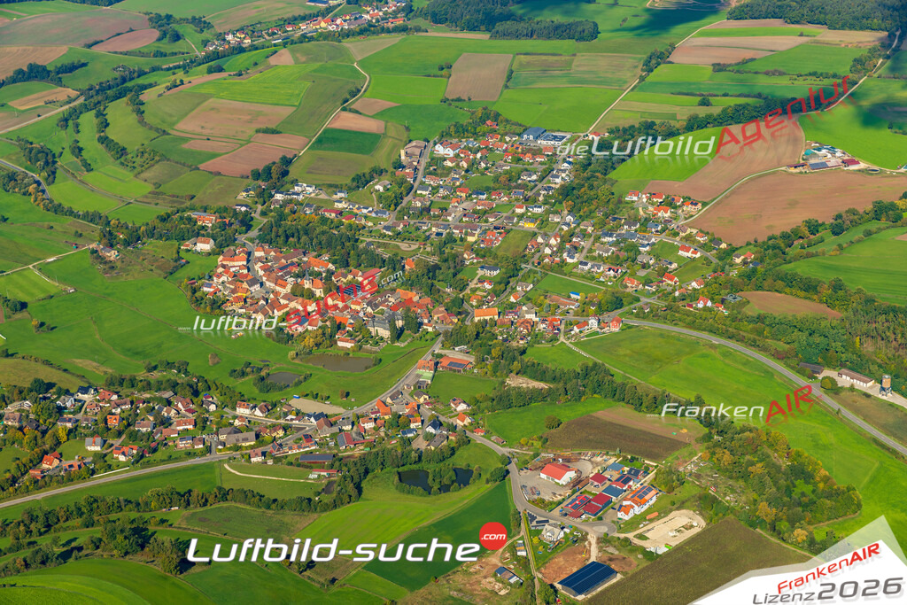Luftaufnahme von Burgwindheim - Die Luftaufnahme wurde 2025 vom UL-Flugzeug heraus erstellt ( keine Drohne ) - Hochauflösende Luftaufnahme - für professionelle Ausdrucke geeignet. Die Geschenkidee !Mit Lizenz und Bildrechte bestellbar
