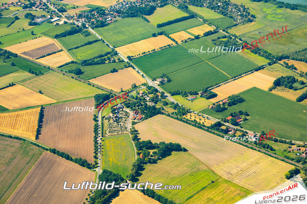 Aktuelles Luftbild von  Hüde - Die Luftaufnahme wurde 2022 mittels UL-Flugzeug erstellt ( keine Drohne ) - hochauflösende Kamera-Systeme von  Canon -Beste Qualität - Für grossformatige Ausdrucke geeignet. Die Geschenkidee !