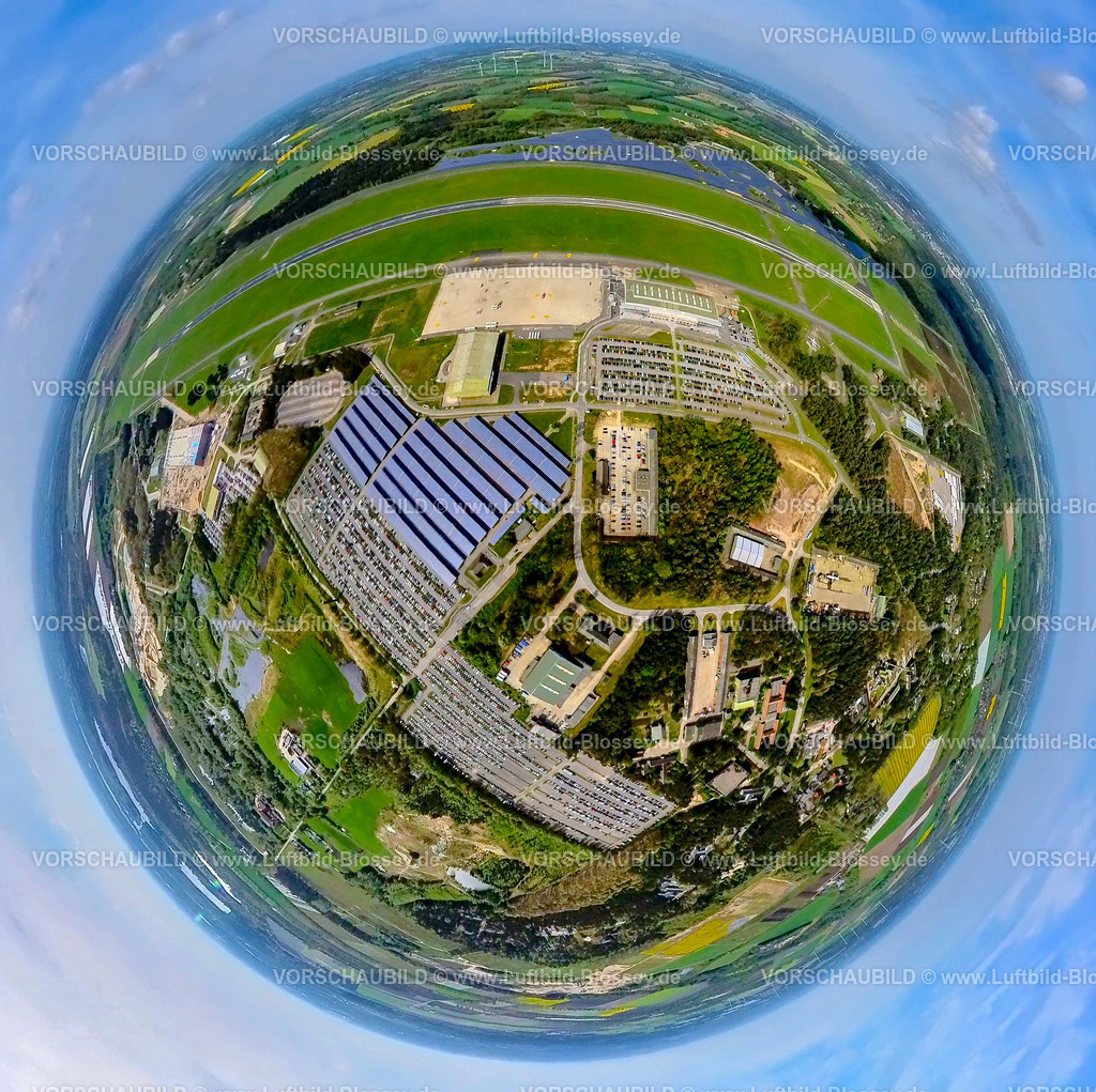 Weeze240490043FlughafenNiederrheinRyanAir-2 | Luftbild, Flughafen Airport Weeze, Startbahn und Landebahn, Ryanair Fluggesellschaft, Solarpark und Terminal Abfertigungshalle, Parkplätze, Wiesen und Felder, Erdkugel, Fisheye Aufnahme, Fischaugen Aufnahme, 360 Grad Aufnahme, tiny world, little planet, fisheye Bild, Baal, Weeze, Niederrhein, Nordrhein-Westfalen, Deutschland