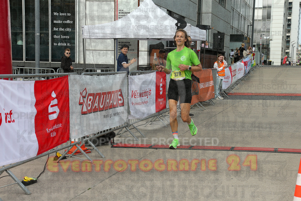 250920_1320_EX1_4112 | Sportfotografie im Rhein-Sieg Kreis, Köln, Bonn, NRW, Rheinland Pfalz, Hessen, etc. Unser Tätigkeitsfeld umfasst den Laufsport vom Volkslauf über den Marathon, Duathlon, Triathon bis zum Ultralauf wie Kölnpfad Ultra oder Schindertrail.