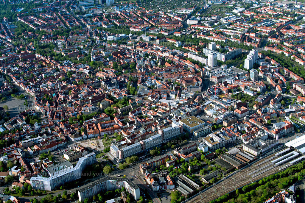 4026019 | ERFURT 06.05.2020 Stadtzentrum im Innenstadtbereich im Ortsteil Altstadt in Erfurt im Bundesland Thüringen, Deutschland. // The city center in the downtown area in the district Altstadt in Erfurt in the state Thuringia, Germany. Foto: Gerhard Launer
