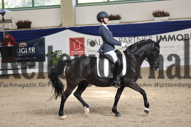 Ising_2025_Prfg.Nr.20_Pony-Dressurprfg.Kl.L_Kür_Emilia Arenz_Püppi de Luxe 2 (2) | Alle Fotos der Reiterjournal Fotografin Doris Matthaes im Reiterjournal Online-Fotoshop. - Realisiert mit Pictrs.com