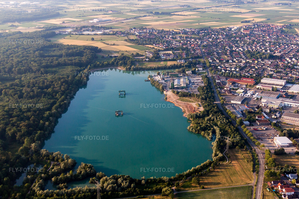 Luftbild: See- Uferbereichen des Baggersees in Schutterwald im Bundesland Baden-Württemberg in Deutschland. Foto: IMG_68070.jpg vom 19.06.2014 durch Werner Riehm/FLY-FOTO.de