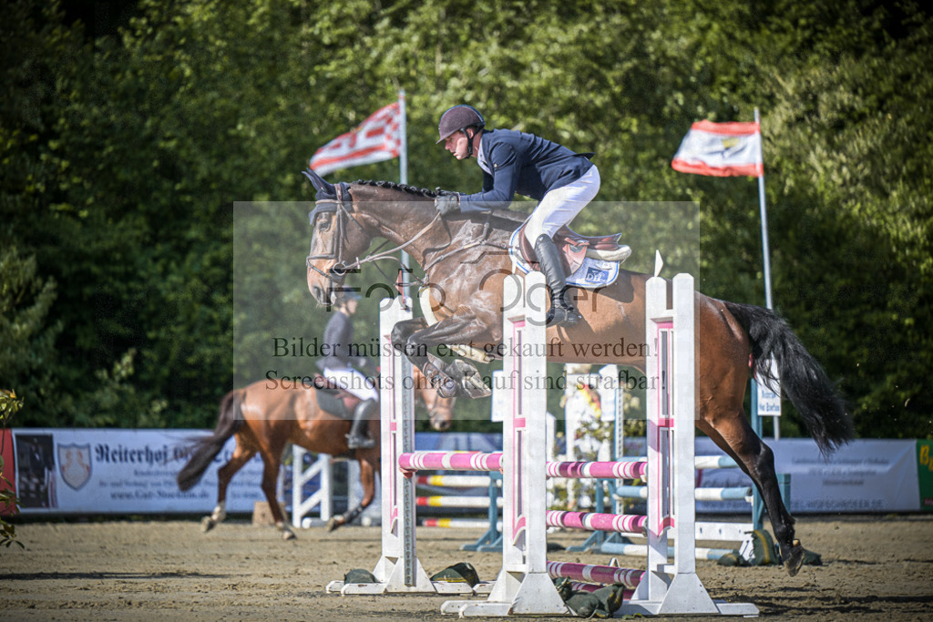 DOS_7784 | Entdecke hochwertige Reitturnierfotos von Foto Oger. Professionell, emotional und authentisch – jetzt Lieblingsmomente im Shop bestellen.Deutschlandweite Turnierfotografie. - Realisiert mit Pictrs.com