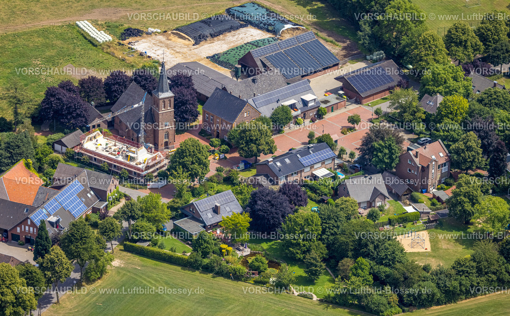 Hamminkeln220703624 | Luftbild, Baustelle mit Neubau neben der kath. Kirche St. Antonius, Loikum, Hamminkeln, Niederrhein, Nordrhein-Westfalen, Deutschland