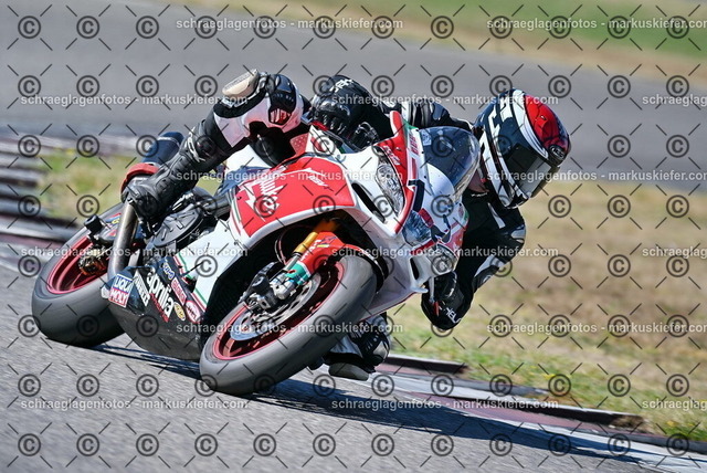 26bt04-0225 | markuskiefer.com - Realisiert mit Pictrs.com