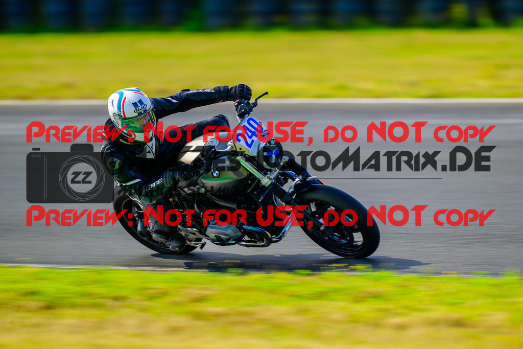 MaZZes_FotoMatrix_240725_6007705_7913 | BLAU