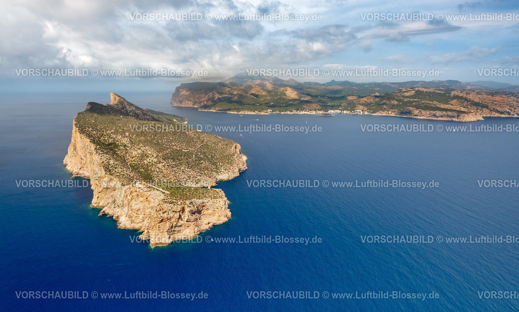 Mallorca230600546N | Luftbild, Sa Dragonera, Dracheninsel mit Far de Llebeig (Leuchtturm) und Torre de Albercutx (Wachturm), Andratx, Balearen, Mallorca, Balearische Inseln, Spanien