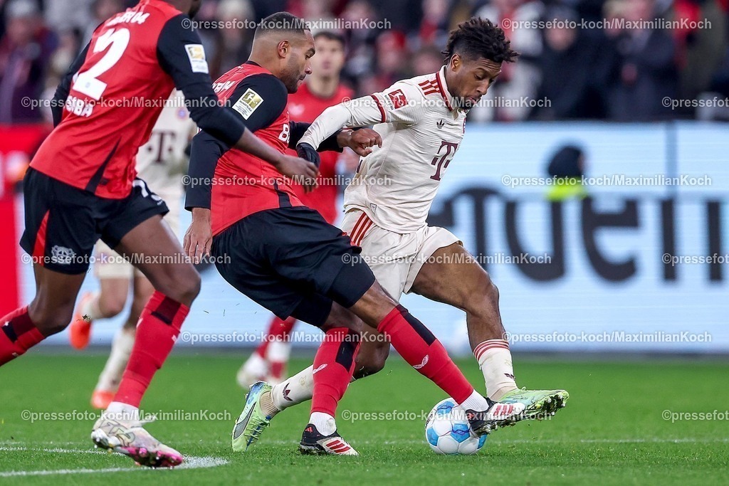 Lev15022501077 | 15.02.2025, Fußball, Bayer 04 Leverkusen - FC Bayern München, 1. Fußball Bundesliga, 22. Spieltag, BayArena, Saison 2024 2025: Jonathan Tah (Bayer04 Leverkusen #4) im Zweikampf gegen Michael Olise (FC Bayern #17)DFB regulations prohibit any use of photographs as image sequences and or quasi-video.