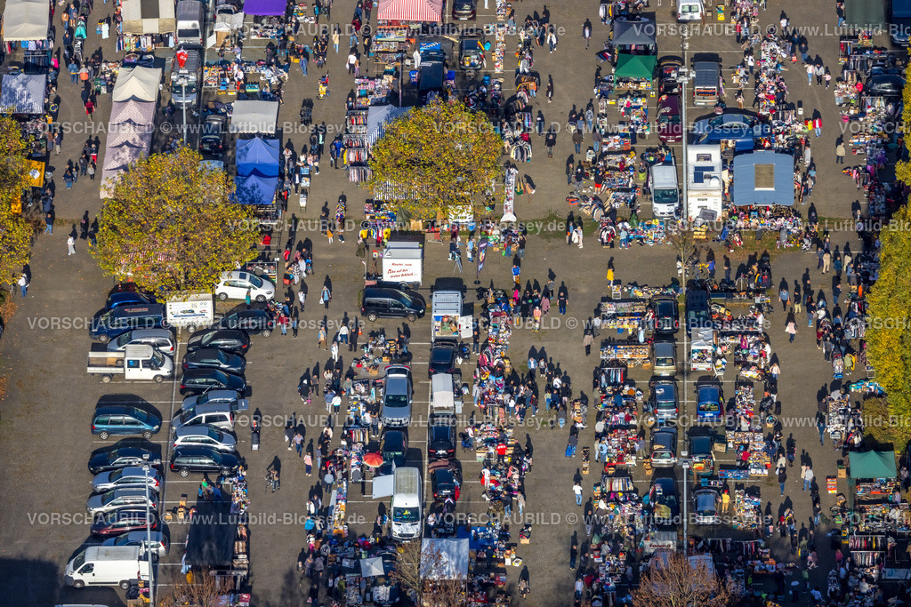 Hagen221015900 | Luftbild, Trödelmarkt am Baumarkt Max Bahr, Altenhagen, Hagen, Ruhrgebiet, Nordrhein-Westfalen, Deutschland