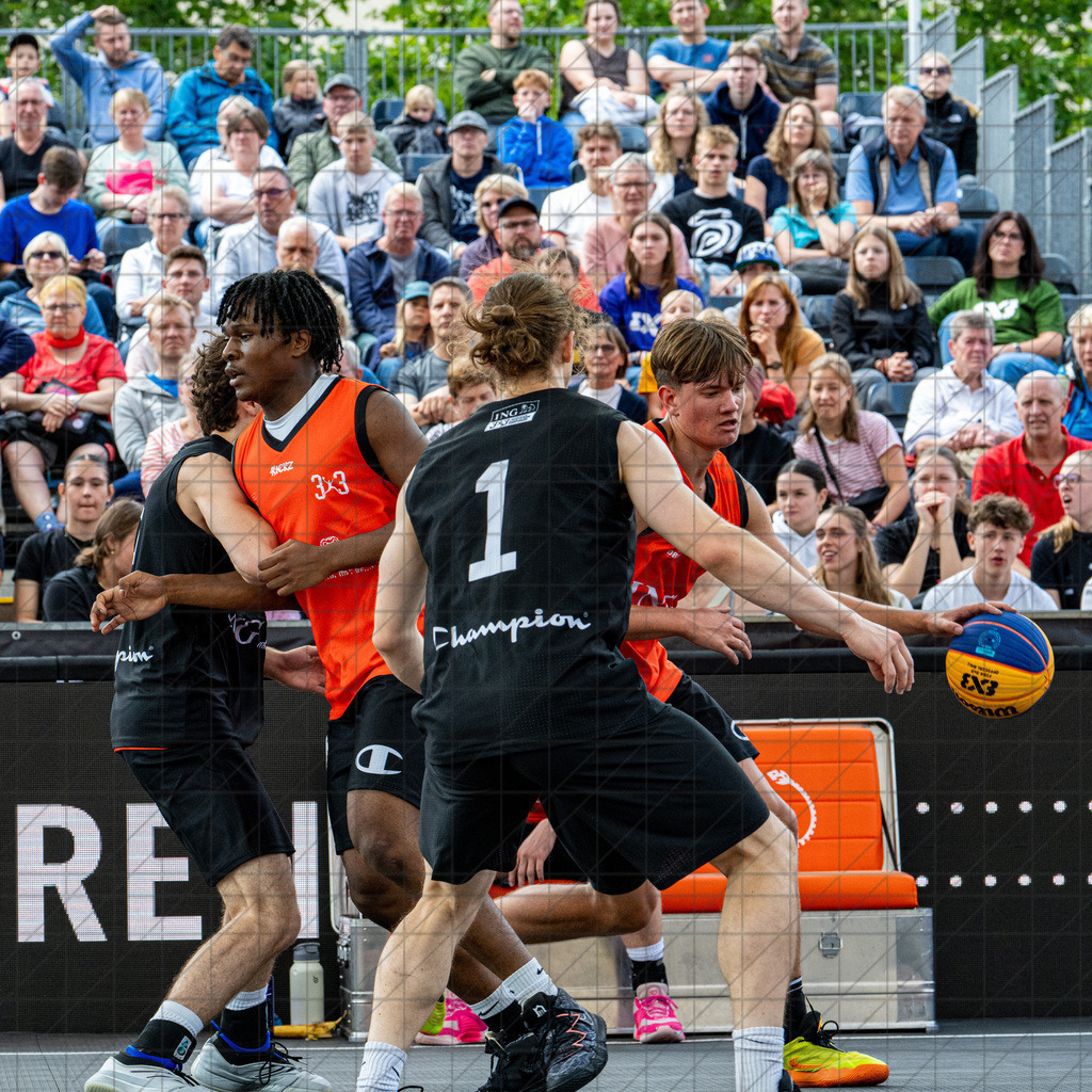 DIE FINALS 2025 | Dt. Meisterschaft 3x3  | Männer | //  01.08.25: DIE FINALS 2025 | Dt. Meisterschaft 3x3  | Männer / Dresden / Deutschland  //   CREDIT:www.bullenfotos.de, Martin König, Hörner Weg 40, D-49078 Osnabrück, +4917663732967 // Nutzung und Weitergabe nur zu den vereinbarten Zwecken. Presseanfragen an Ersteller. Alle Rechte beim Ersteller. Honorierung nach MFM. - Realisiert mit Pictrs.com