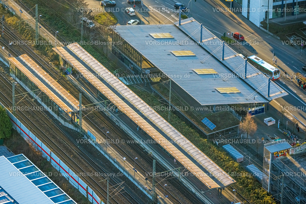 Bottrop251204476 | Luftbild, Bottrop Hbf Hauptbahnhof mit Bahnsteig und Überdachung, Süd, Bottrop, Ruhrgebiet, Nordrhein-Westfalen, Deutschland