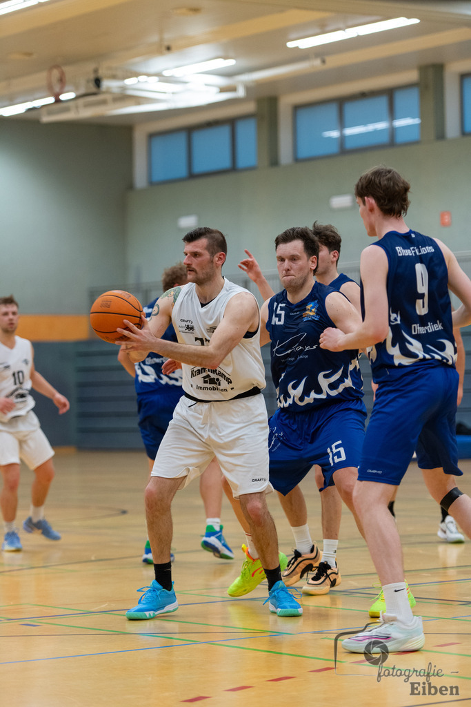 Wattworms Edewecht-Lions Ofenerdiek | Wattworms Edewecht (weiß)-Lions Ofenerdiek (blau) am 22.02.2026 in Edewecht (Heinz-zur-Jührden-Halle); Photo: Philip Eiben 2025 - Realisiert mit Pictrs.com